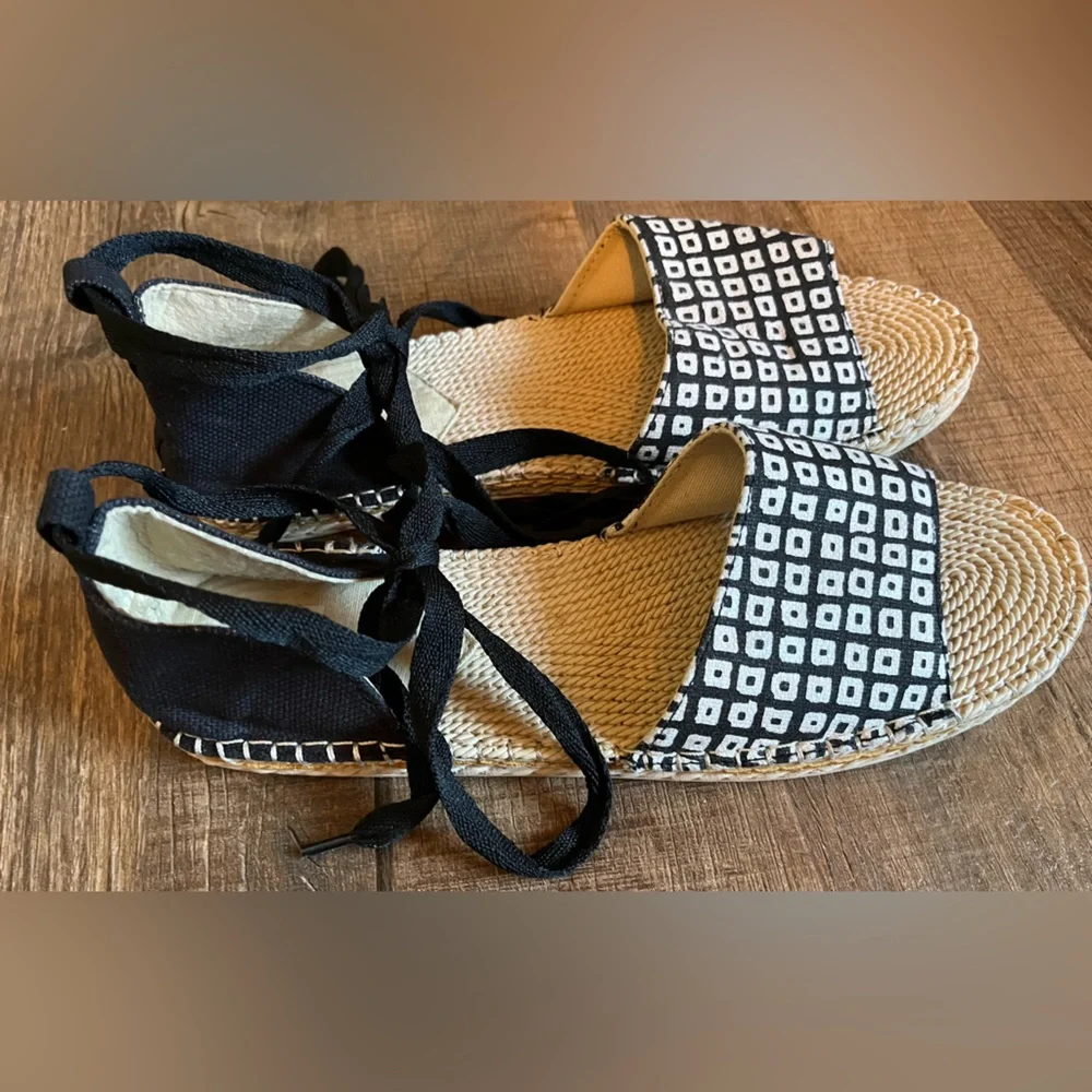 Reed Espadrilles Lace-up sandals. Women's size Large (9-10). Excellent condition